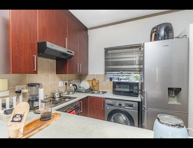 1 BEDROOM APARTMENT FOR SALE IN SUNNINGHILL